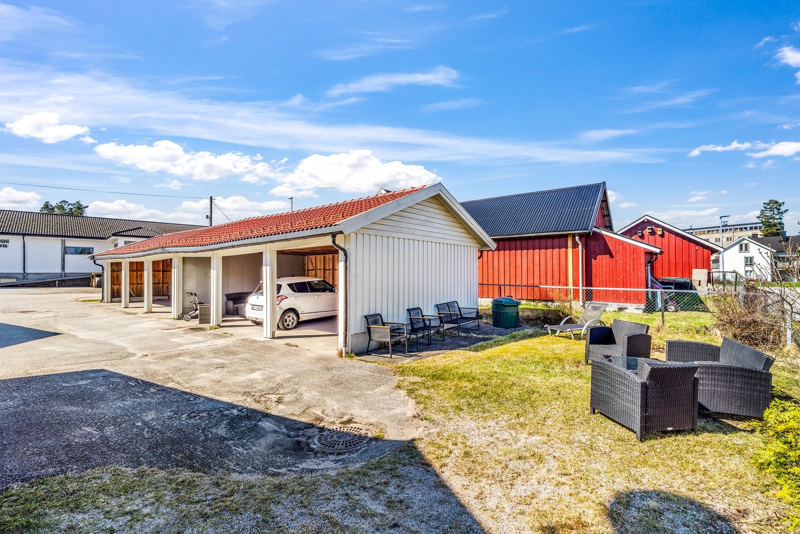 Tilhørende carport. Galleribilde