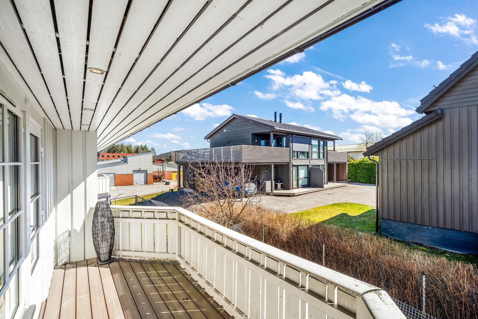 Sørvendt veranda med overbygg. Galleribilde