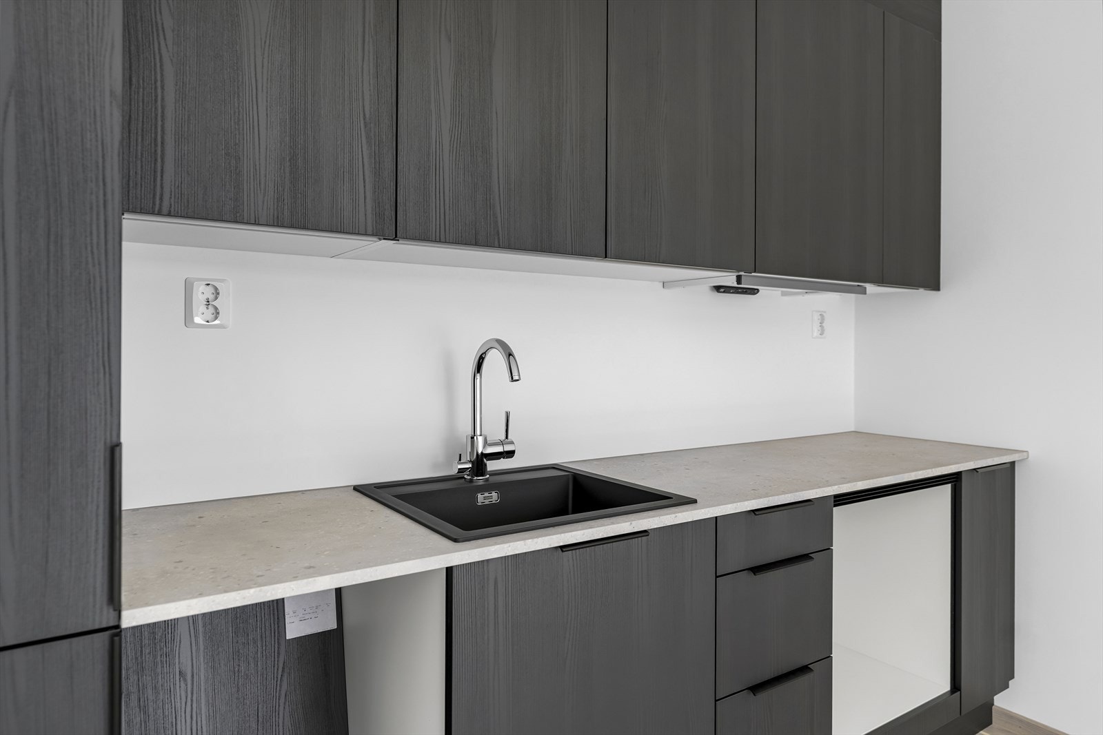20 mm laminat benkeplate i farge sandsten. Galleribilde