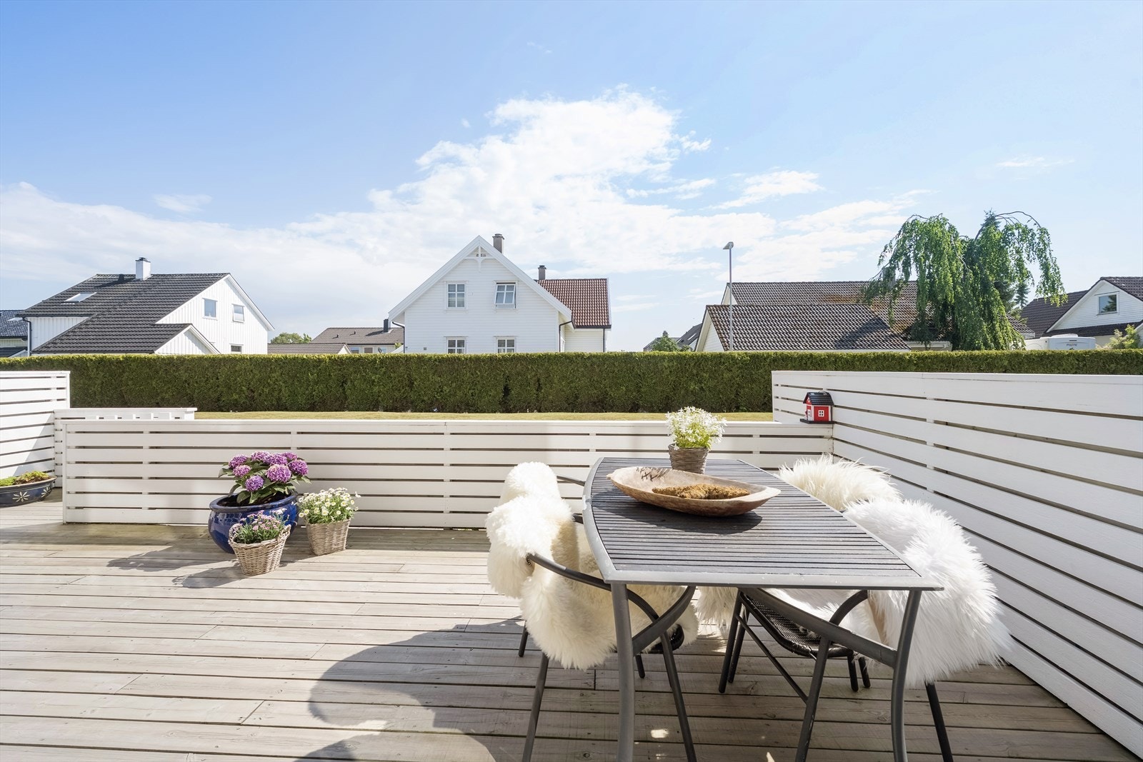 Terrassen på 23 m² har svært gode solforhold, med sol fra formiddag til kveld. Galleribilde