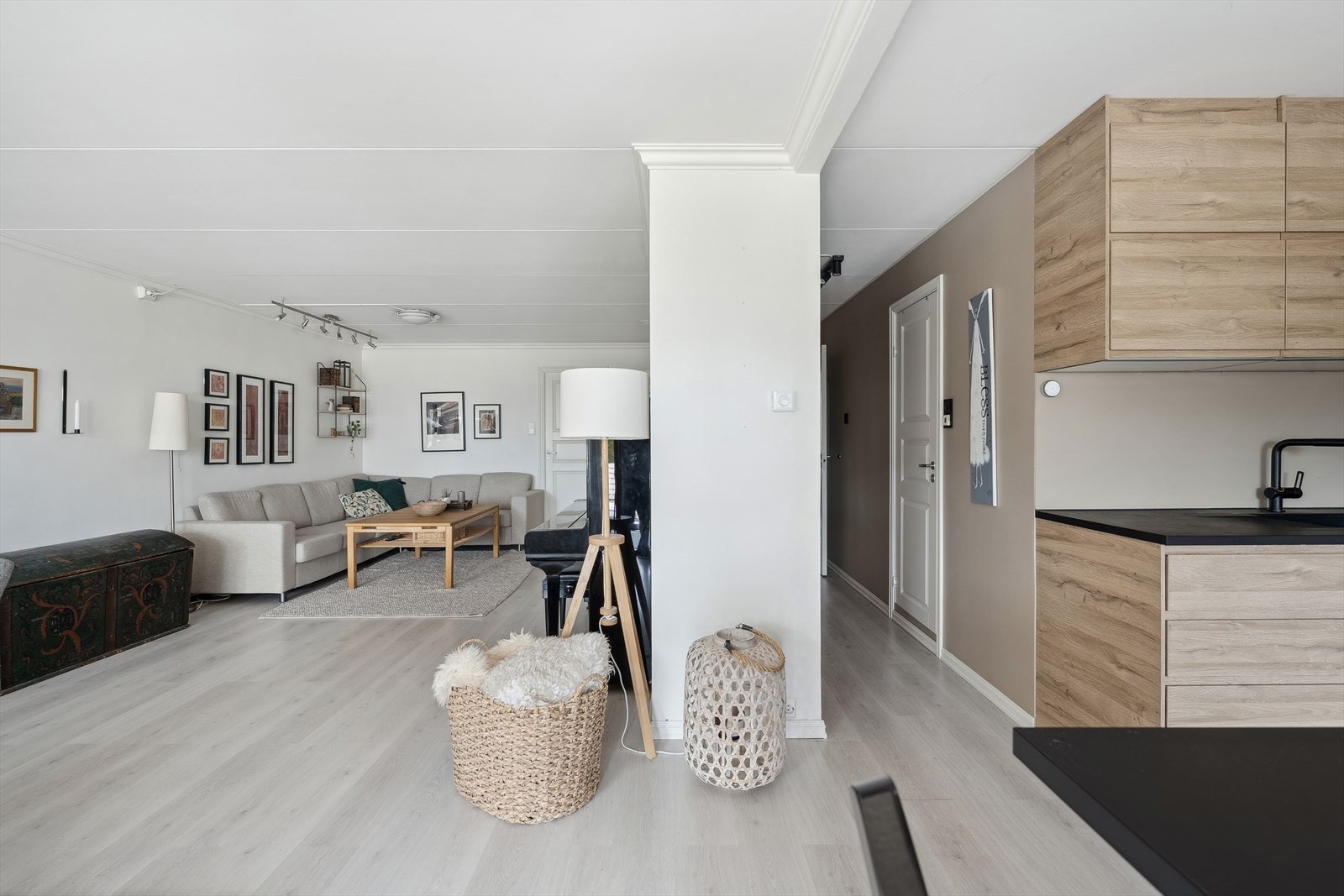 Leiligheten har en gjennomgående og arealeffektiv planløsning på 94 m². Galleribilde