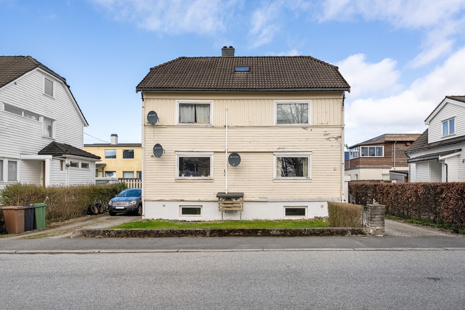 Denne seksjonen benytter parkering på venstre side. Galleribilde