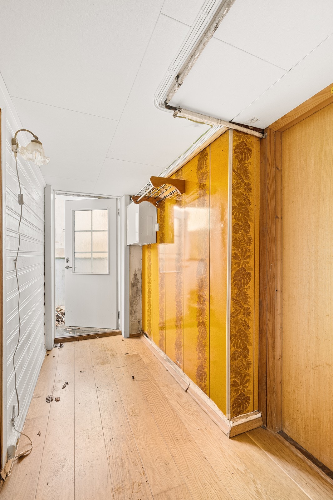 Entré med plass til yttertøy. Det er montert eget sikringsskap til kjeller. Galleribilde
