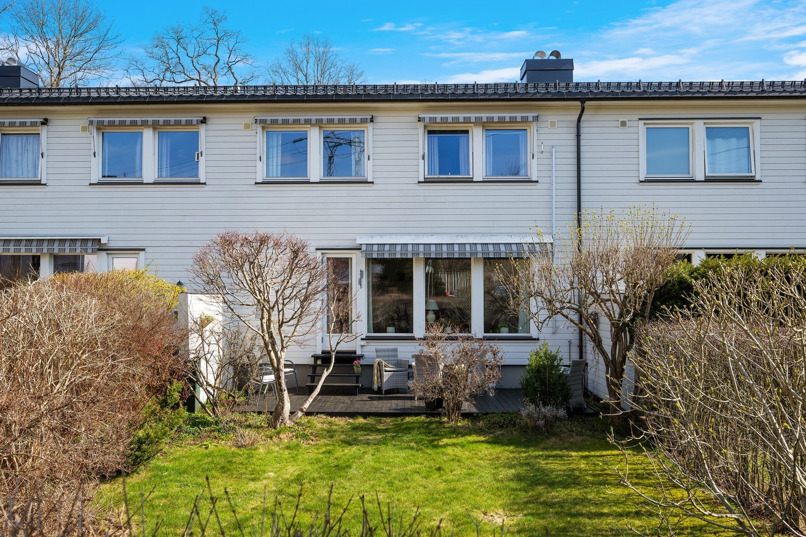 I tillegg til terrassen er det en liten "hageflekk" Galleribilde