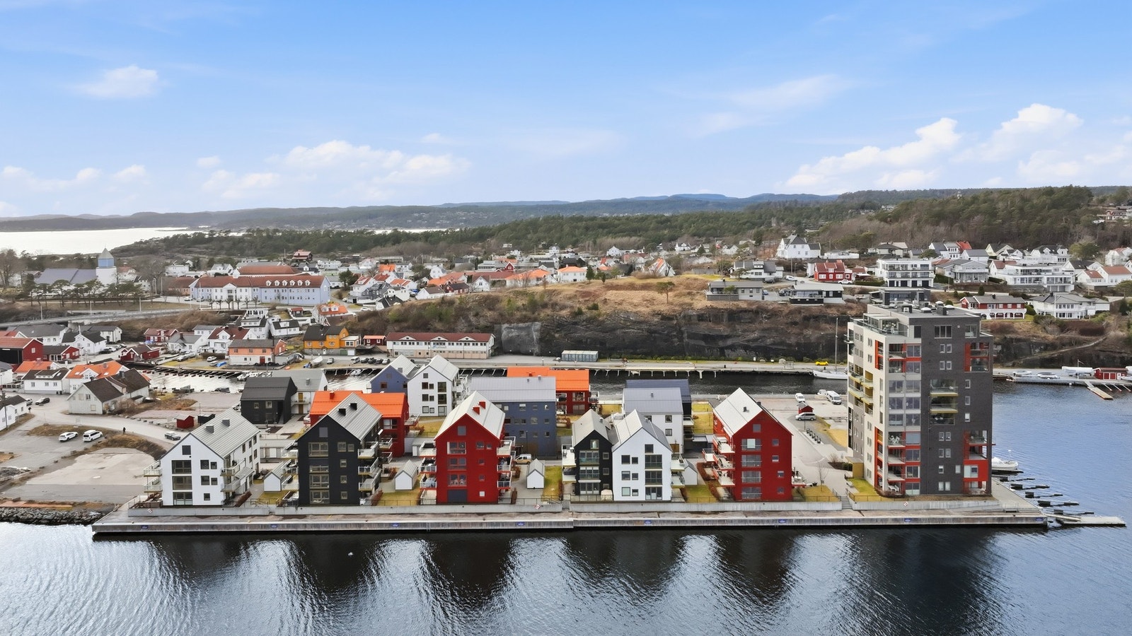Badestrender båthavner og fantastiske friluftsmuligheter. Galleribilde