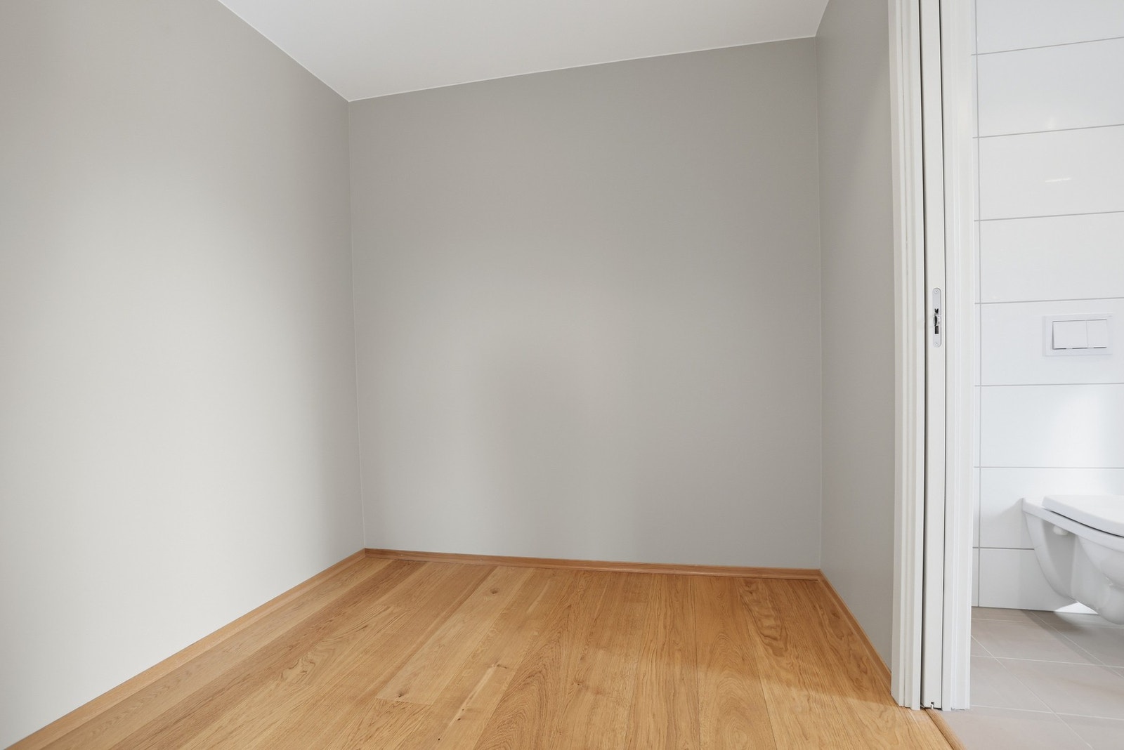 Garderobe i tilknytning hovedsoverom Galleribilde
