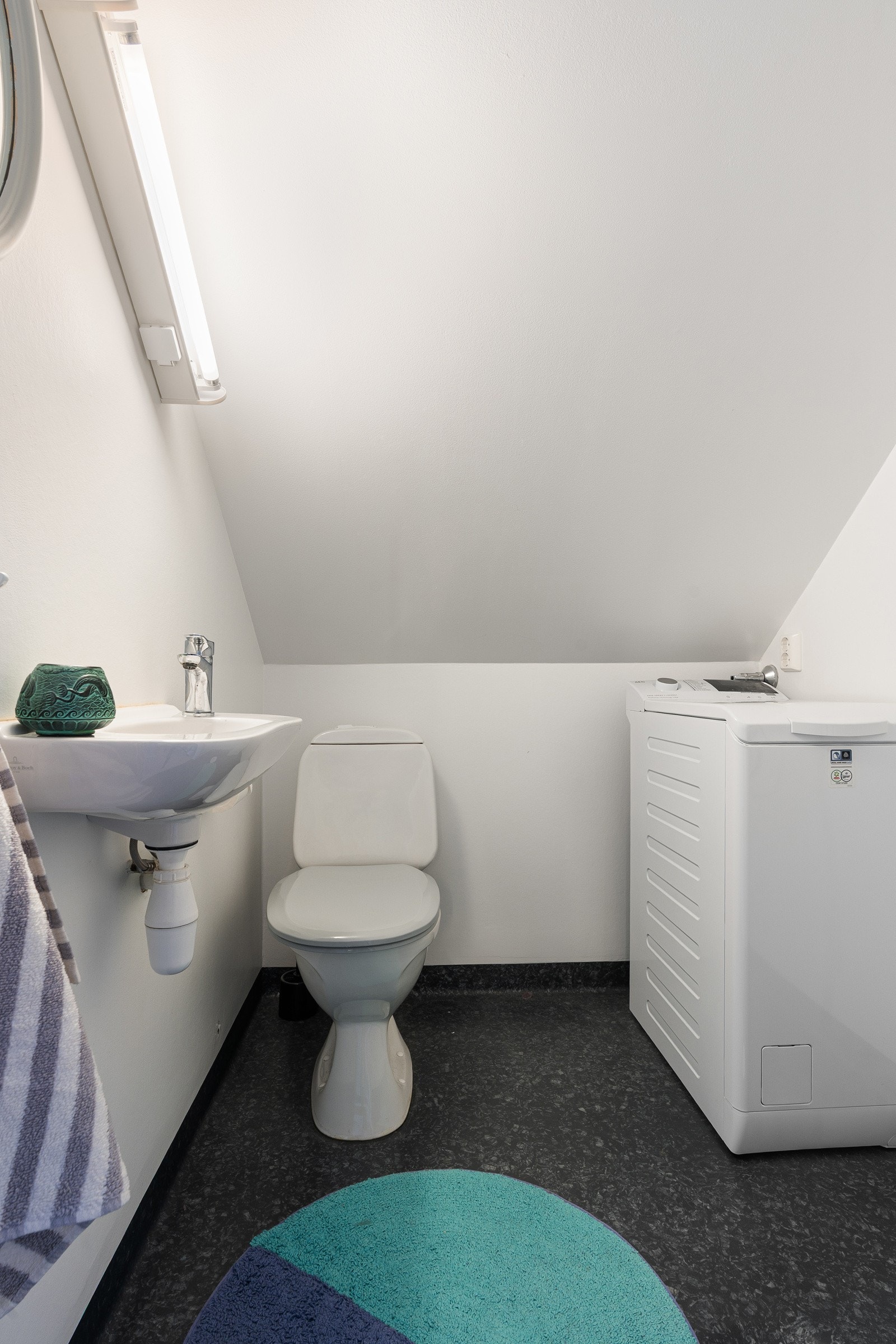 Det er også en lite bad i loftsetasjen.