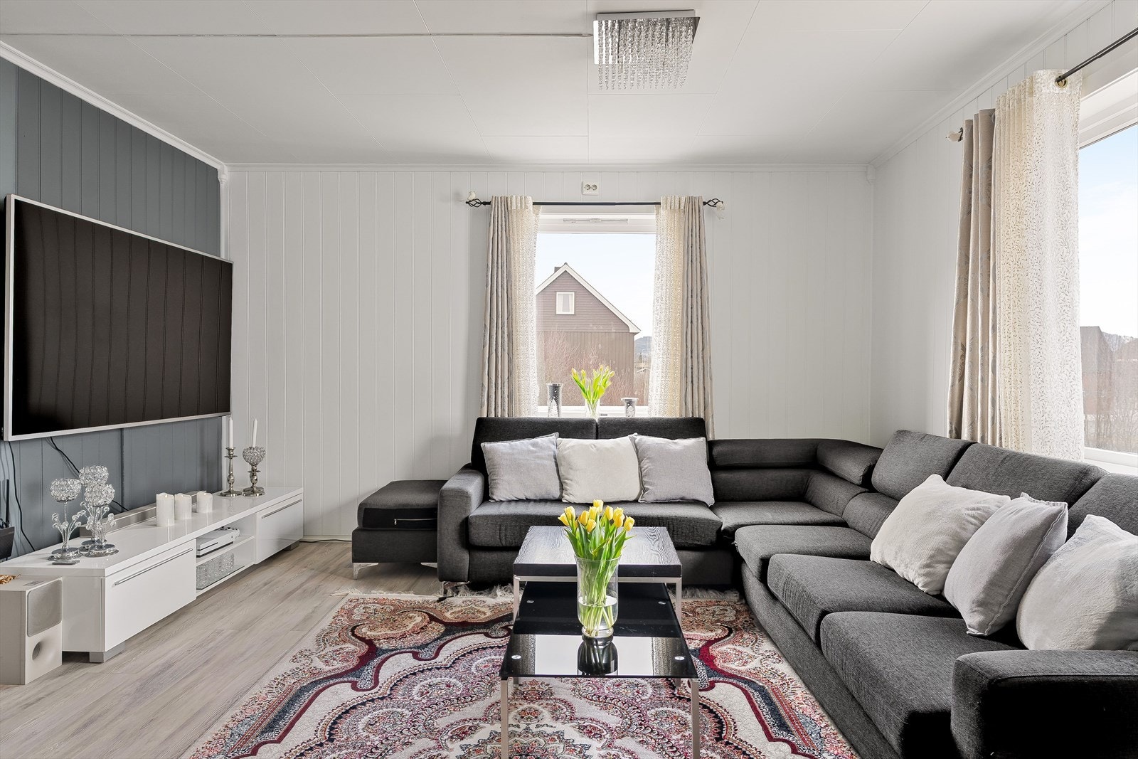 Stue med plass for stor sittegruppe Galleribilde