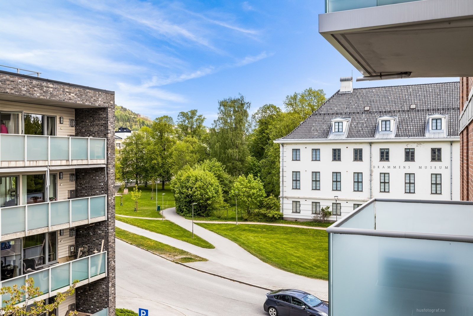 Danvikgata 20A har en attraktiv beliggenhet i Nybyen, et svært sentralt og hyggelig boligstrøk i et av Drammens flotteste byområde. Galleribilde