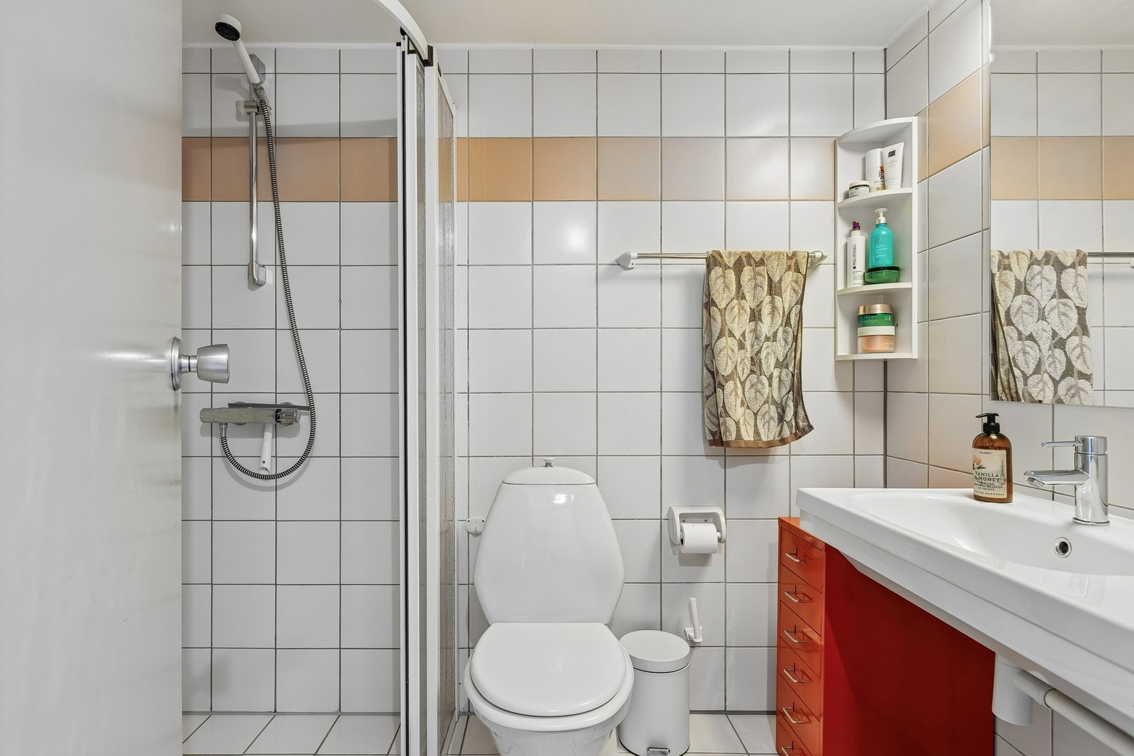 Flislagt bad på 3,7m². Galleribilde
