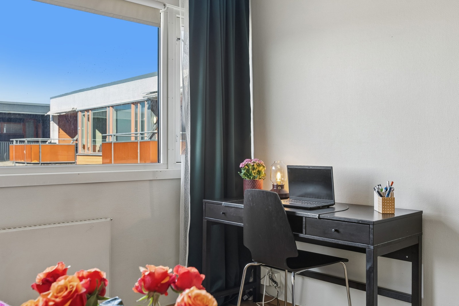 Praktisk planløsning med plass til hjemmekontor. Galleribilde