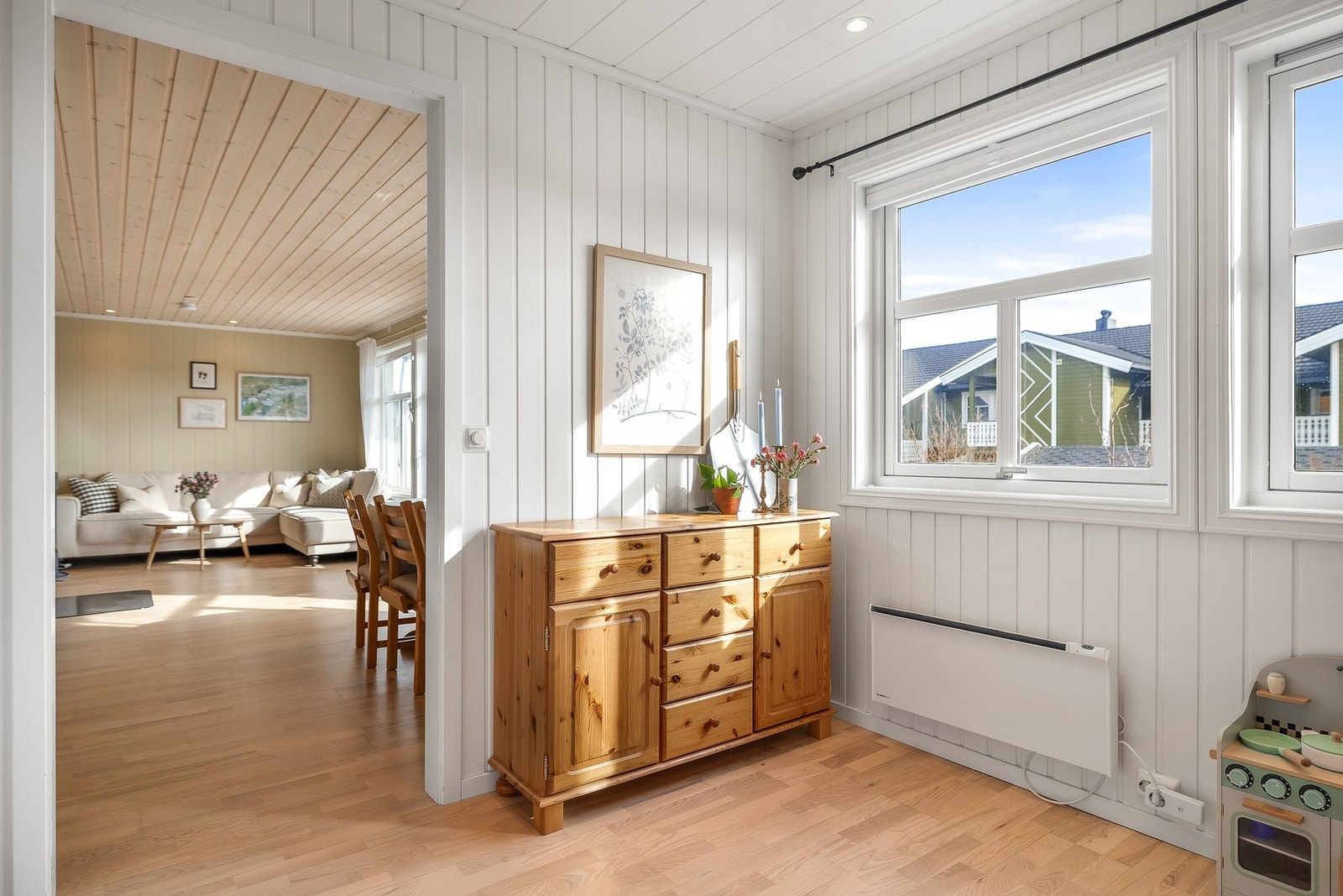 Det er fint plass til annet møblement på kjøkkenet. Galleribilde