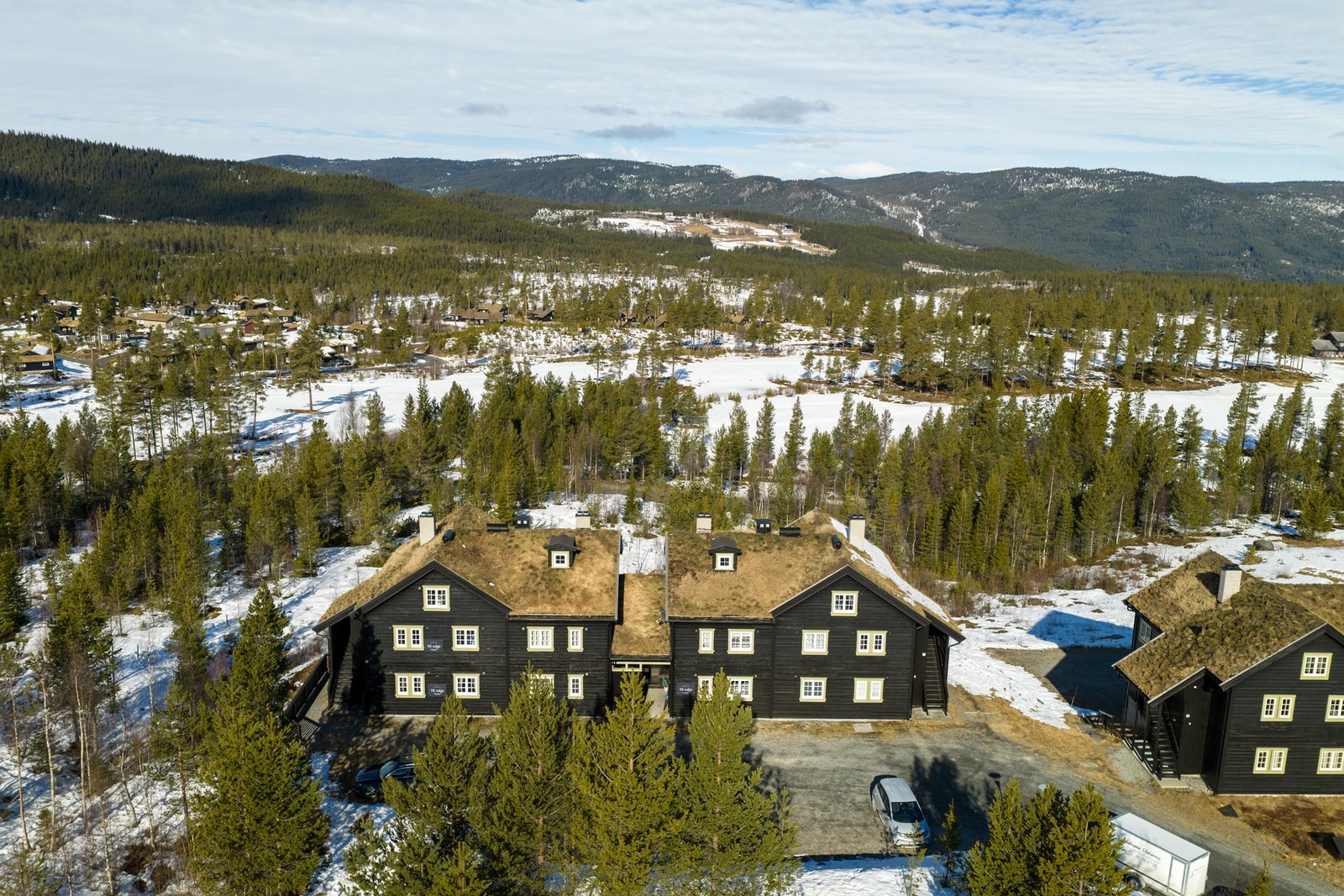 Leiligheten har utsikt ot Nesfjellet Golf og hull nr.9. Galleribilde