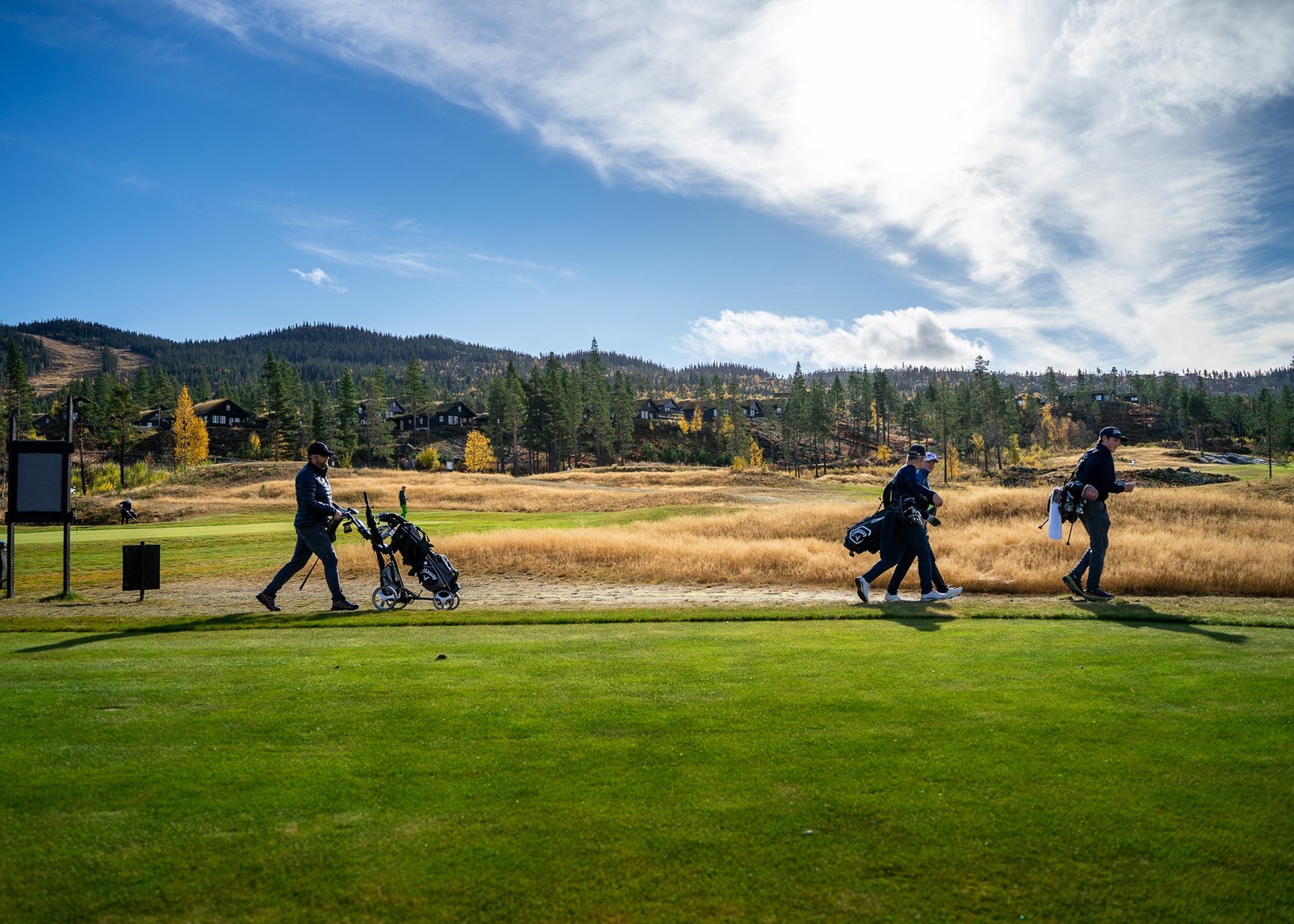 Golf er en populær og sosial aktivitet i Nesfjellet. Galleribilde