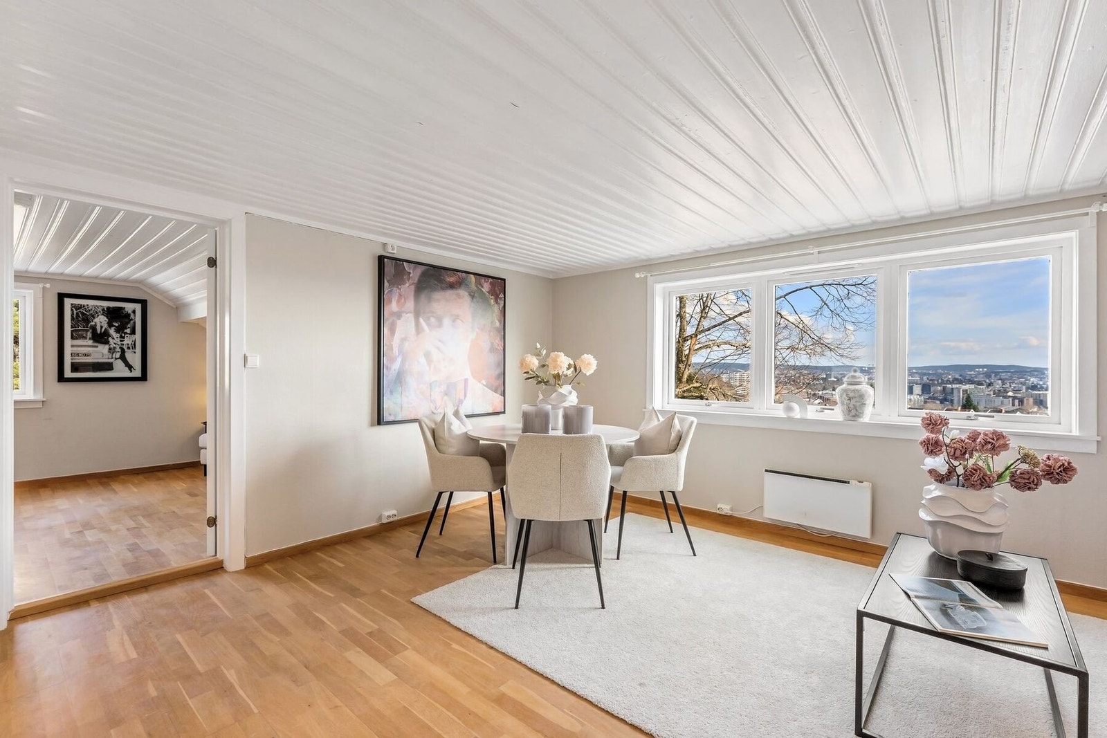 Det kan innredes med både sittegruppe og eget spisebord. Galleribilde