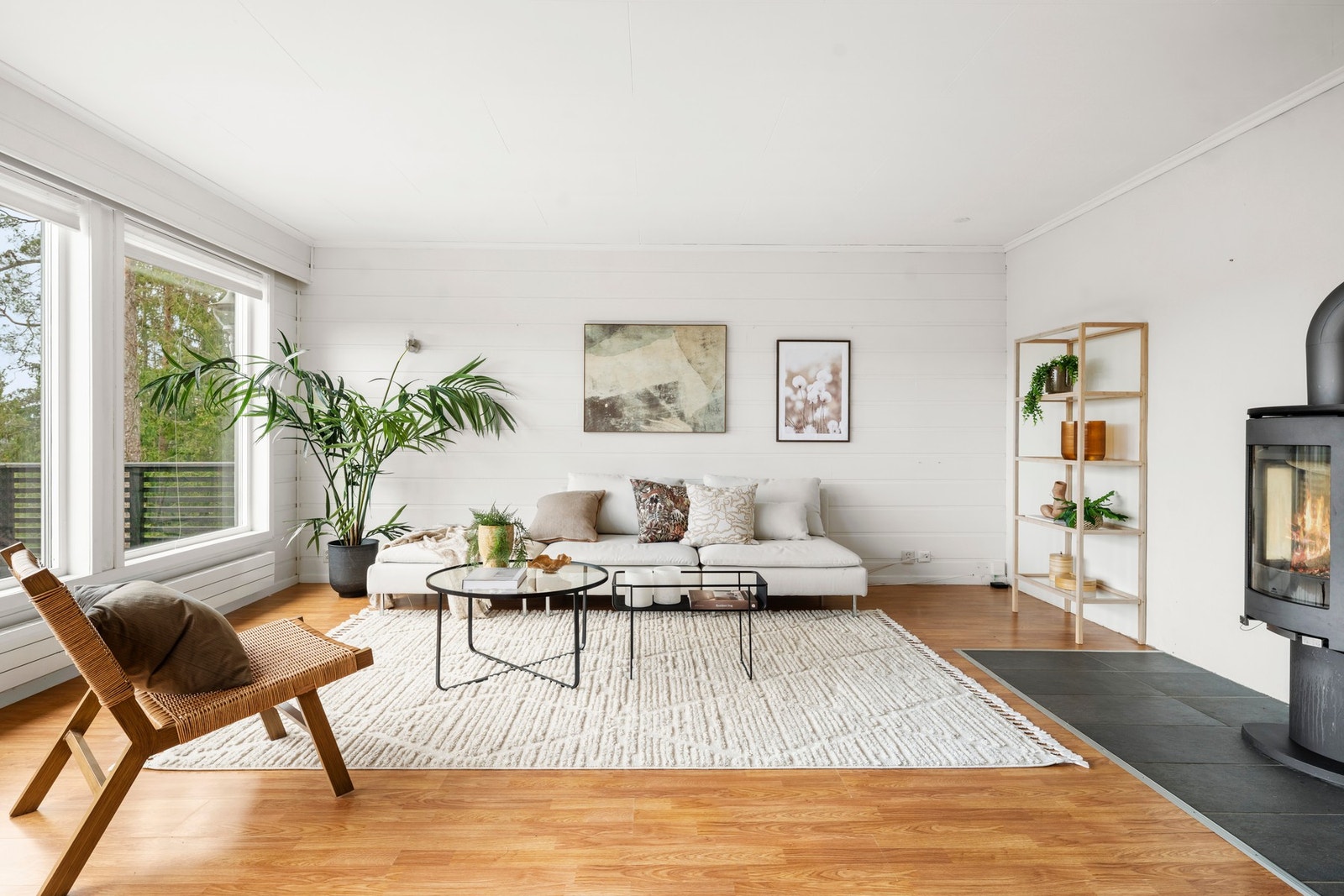 Planløsningen og utformingen på stuen gir deg fleksible møbleringsmuligheter! Galleribilde
