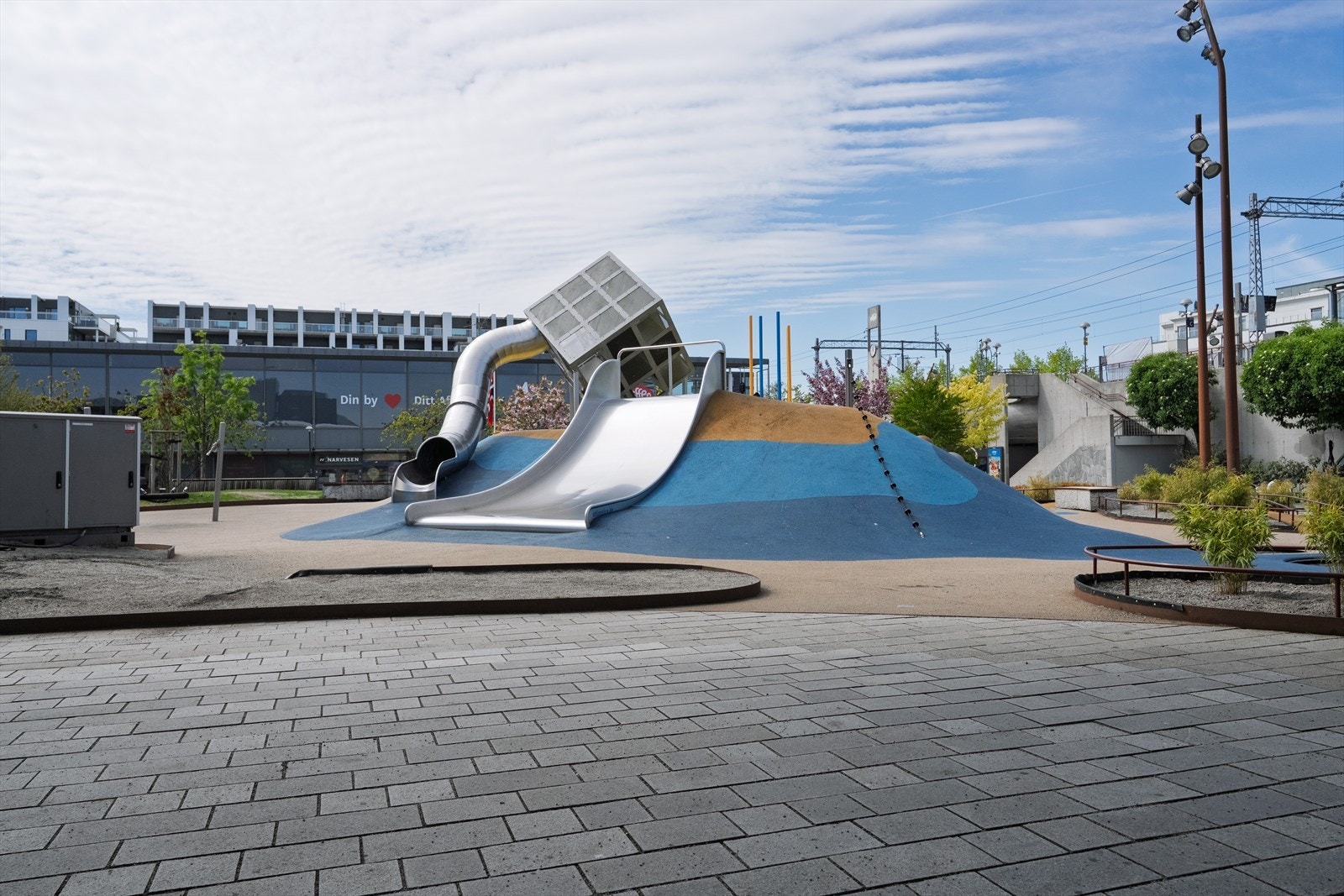 Byparken i Sandnes har noe å tilby for både liten og stor, med lekeområder, skatepark, benker og hyggelige arrangementer. Galleribilde