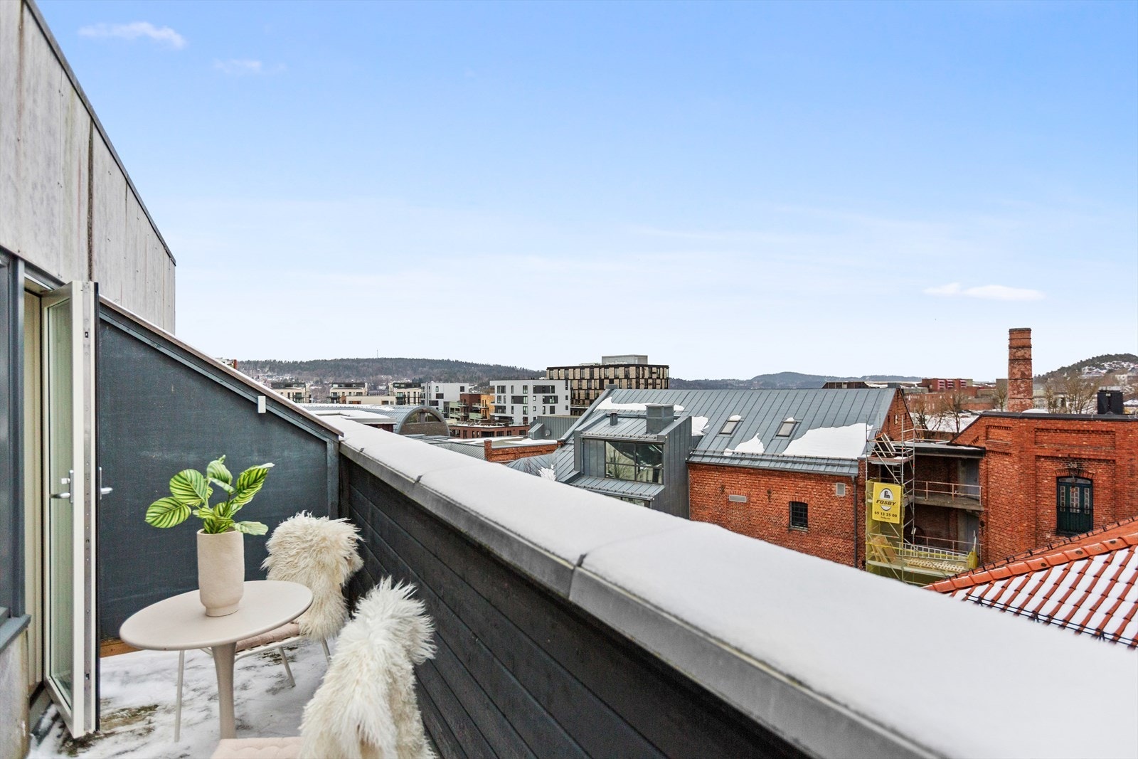 Den private takterrassen på 6 m² har god plass til en sittegruppe. Galleribilde