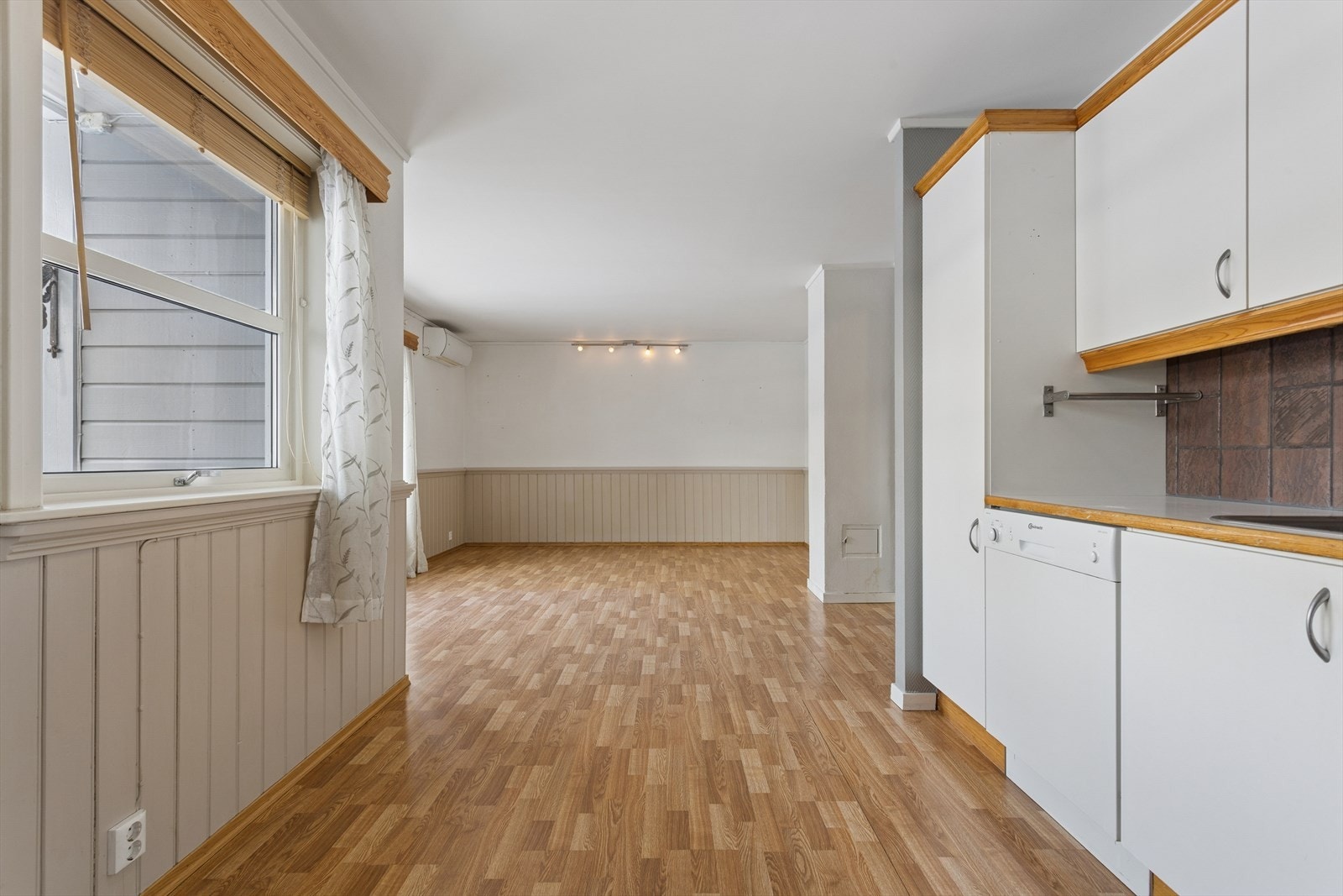 Alt i alt et funksjonelt kjøkken som innbyr til gode smaksopplevelser. Galleribilde