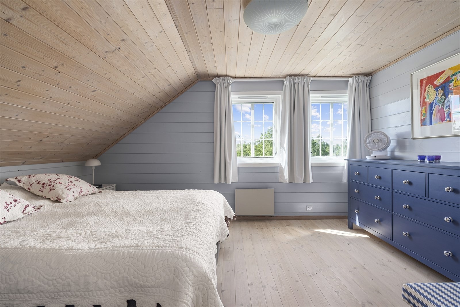 Hovedsoverommet har fine lysforhold med sol inn på kveldstid. Galleribilde
