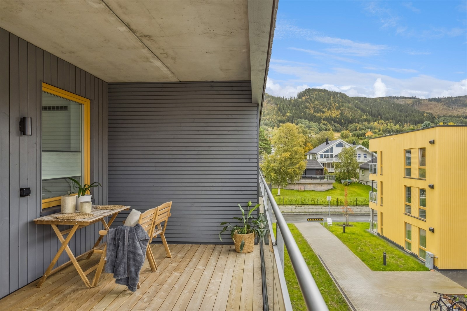 På terrassen har du god plass til sittegruppe,
grill, og spisegruppe. Galleribilde