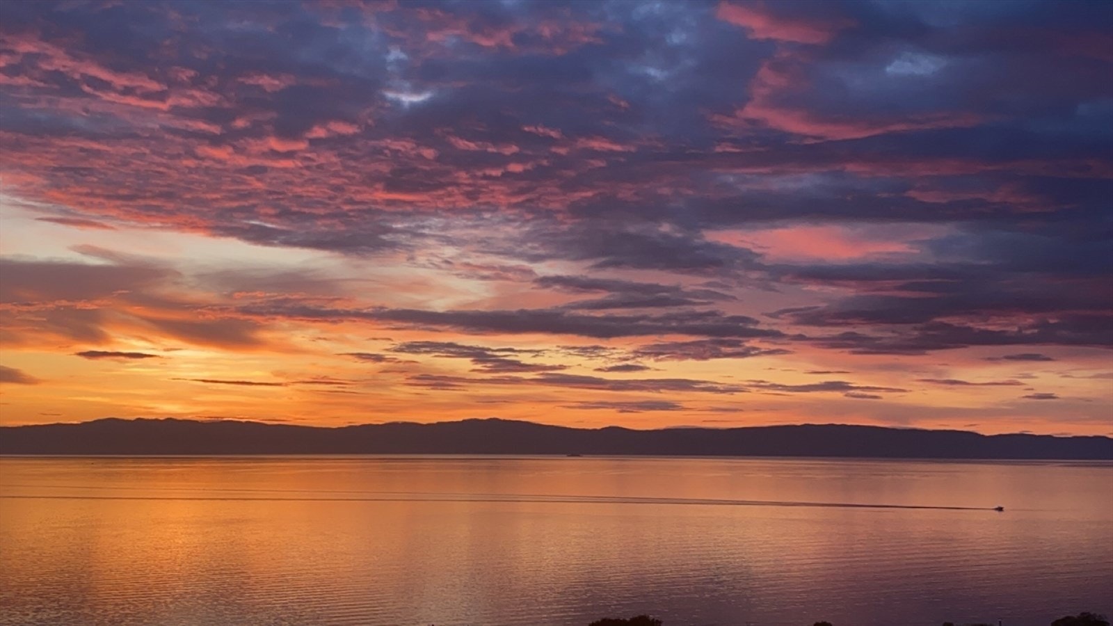 Nydelig solnedgang. Bilde tatt fra selger sin telefon. Galleribilde