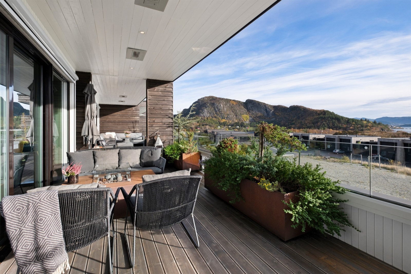 Stor overbygd terrasse på 49 kvm mot syd Galleribilde