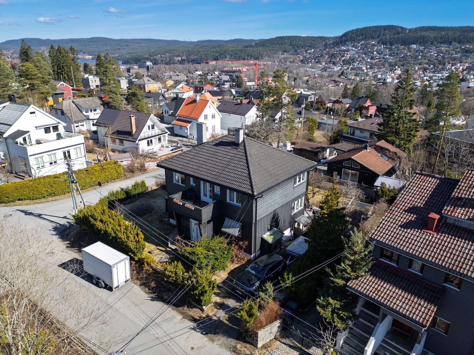 Taktekkingen er av betongtakstein Galleribilde