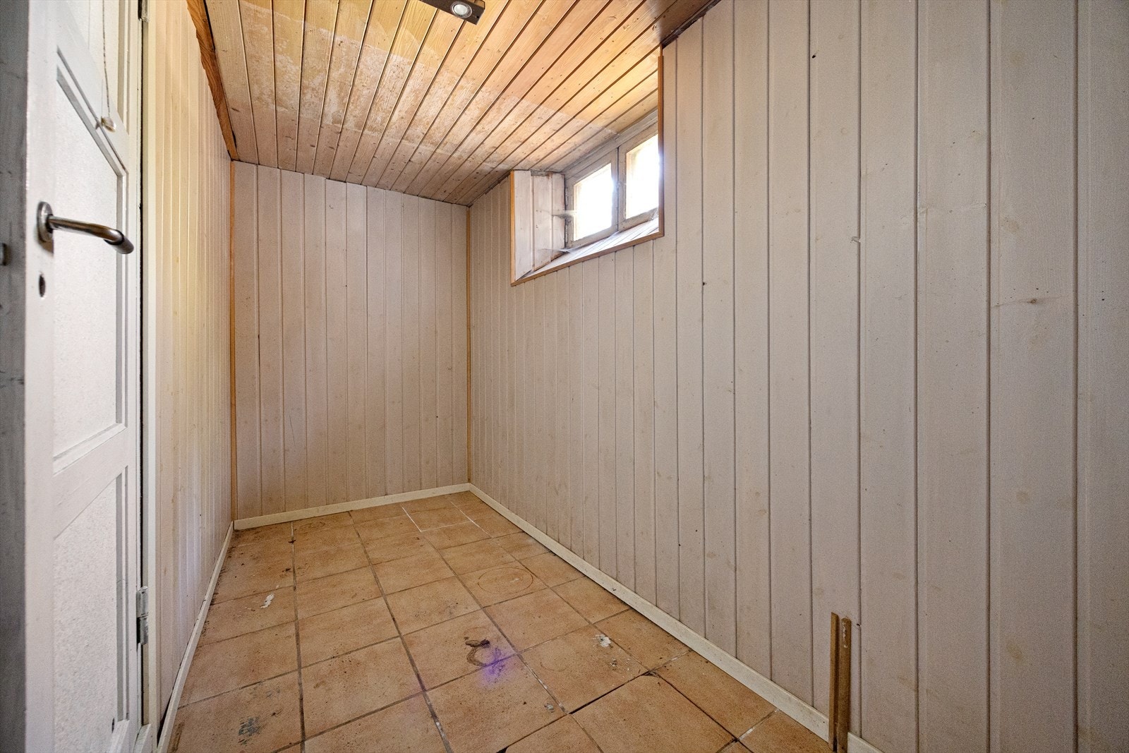 På den andre siden er det en bod. Mange vil trolig se på muligheten for å slå sammen denne boden sammen med..... Galleribilde