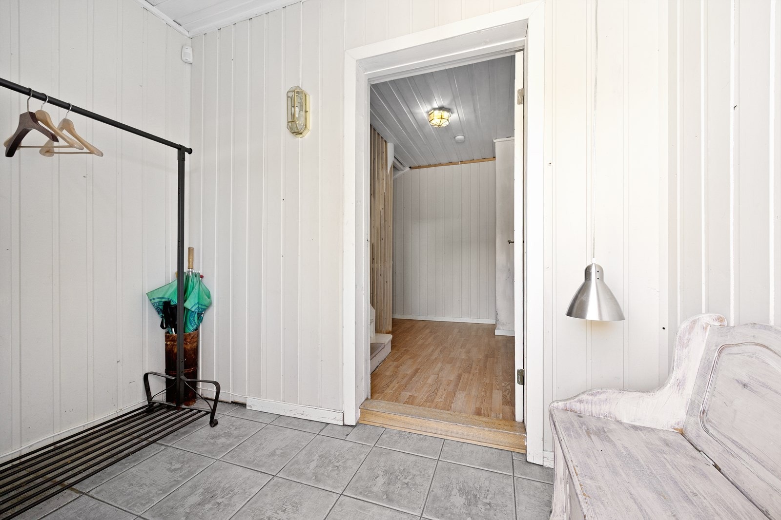Gode muligheter for oppbevaring av yttertøy. Galleribilde