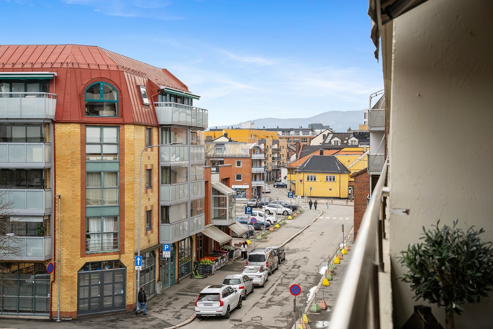 Dagligvarebutikker som Kiwi og Coop Extra ligger kun fire minutters gange unna. Galleribilde