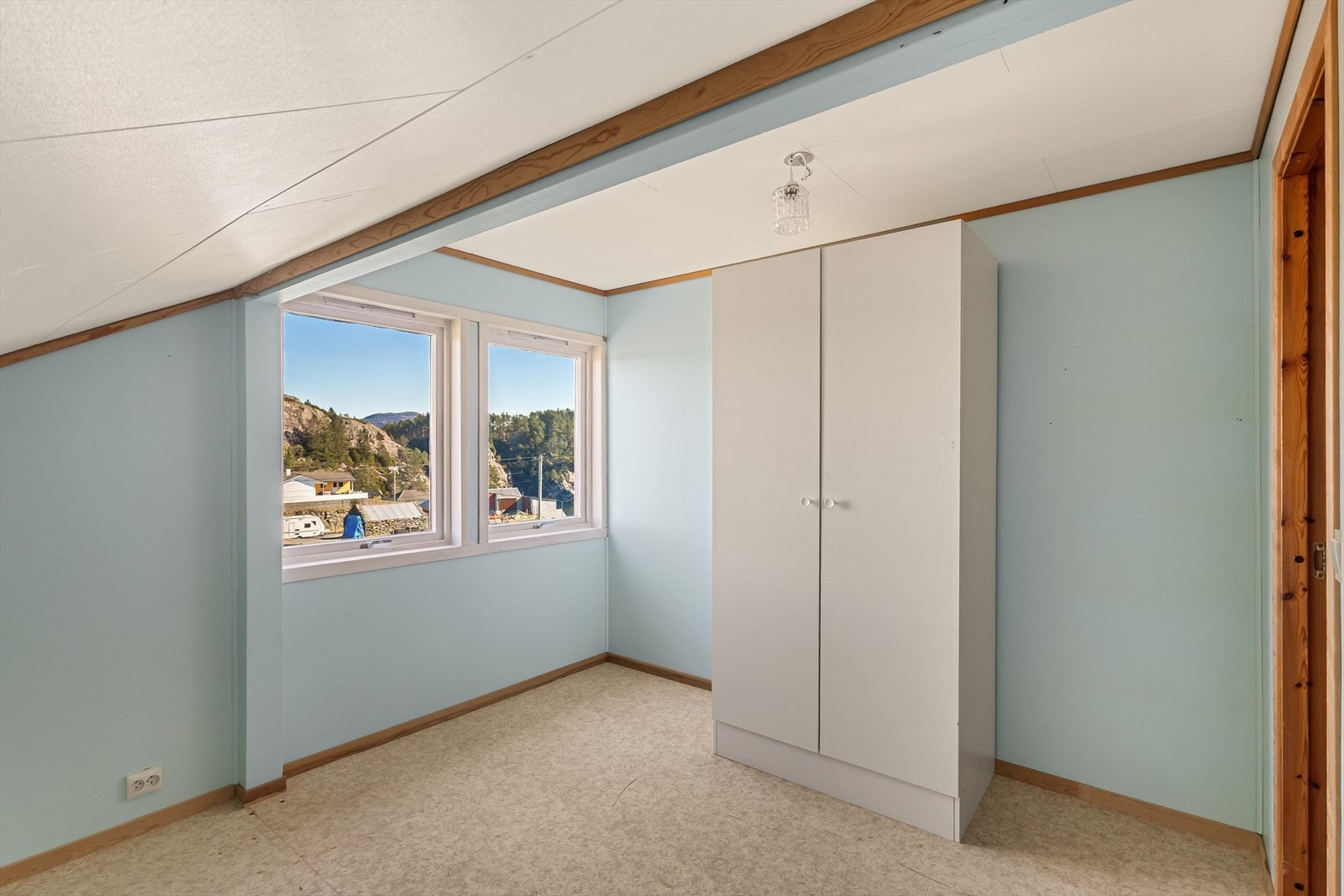 - Soverom nr 2 på loft (ikke godkjent for varig opphold) - Galleribilde