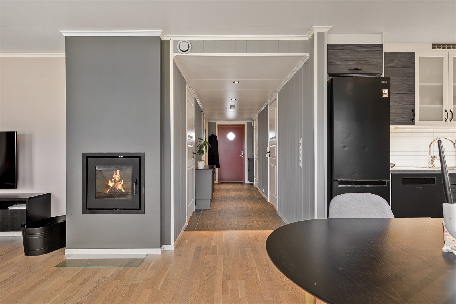 Leiligheten har balansert ventilasjon med varmegjenvinner som sørger for et sunt og godt inneklima gjennom hele året. Galleribilde