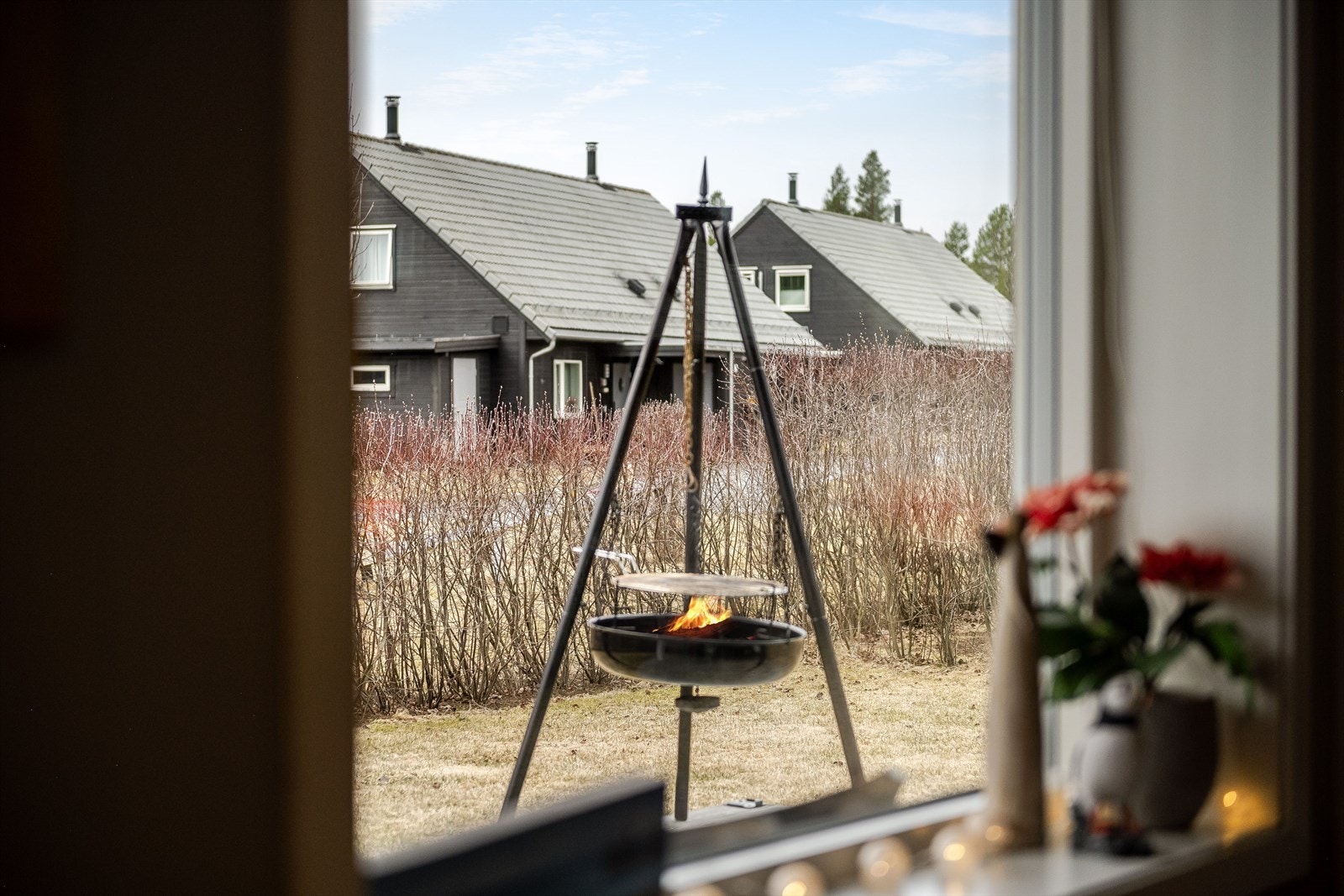 Alle vinduene har 3-lags isolerglass og fine brede vinduskarmer som er perfekte for planter og dekor. Galleribilde
