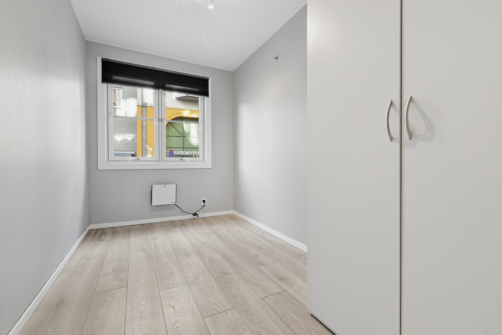 Soverom 3. Stort og romslig soverom med god plass til blant annet dobbeltseng. Galleribilde