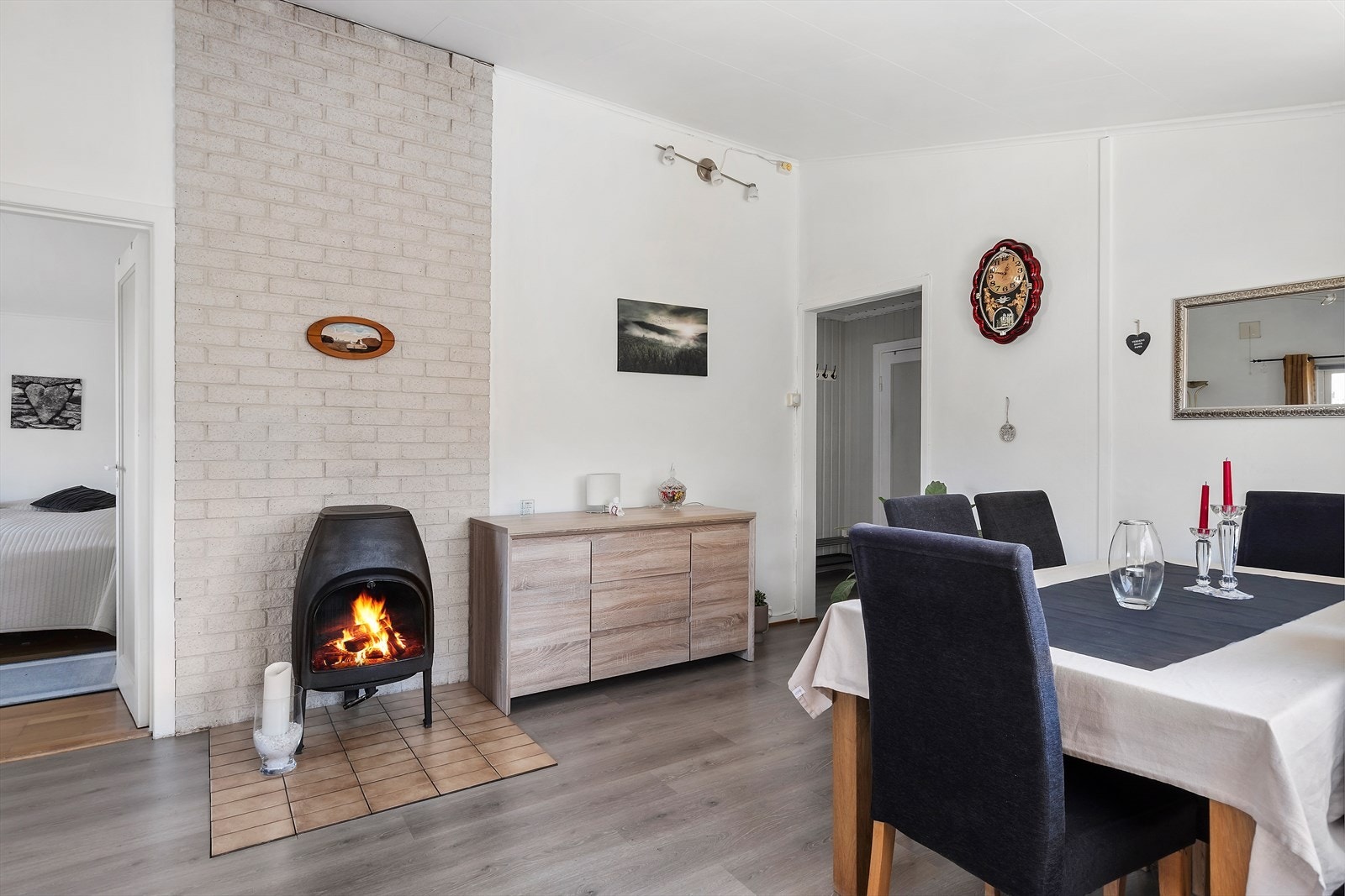 God plass til spisebord og skjenk. Galleribilde