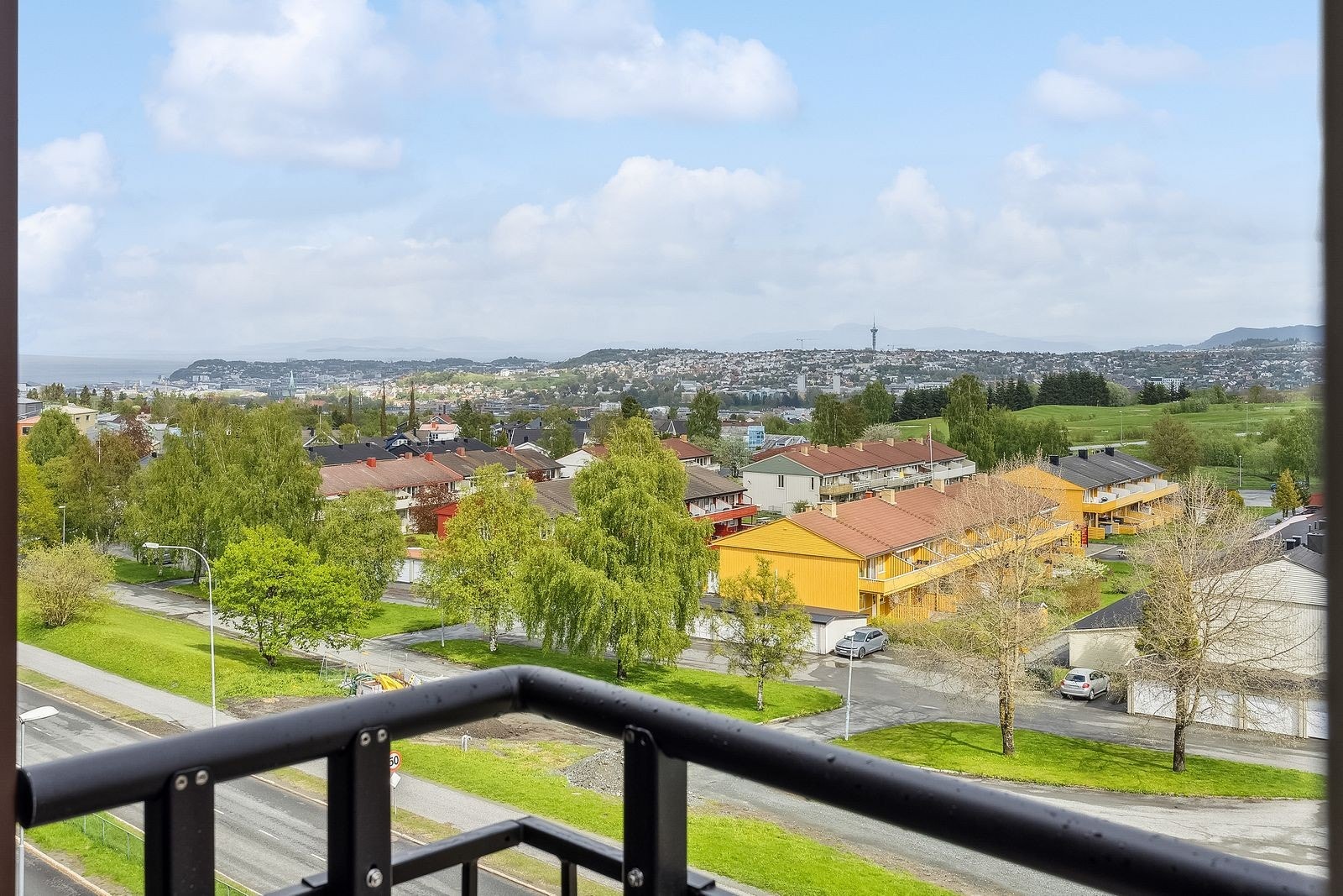 Fra leiligheten har man en fantastisk utsikt mot Trondheim Galleribilde