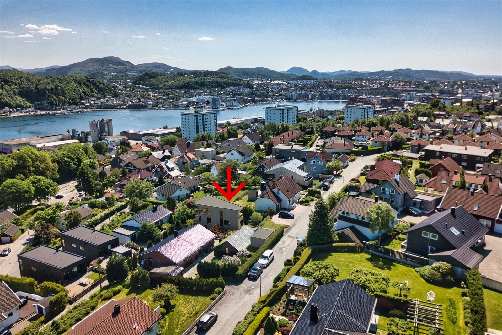 Illustrasjon: Høgsfjordgata ligger sentralt til på Trones i et skrånende terreng med nydelig utsikt utover Gandsfjorden. Dataanimerte 3D-bilder er ikke nøyaktig målsatt, og er kun for å illustrere muligheter. Galleribilde