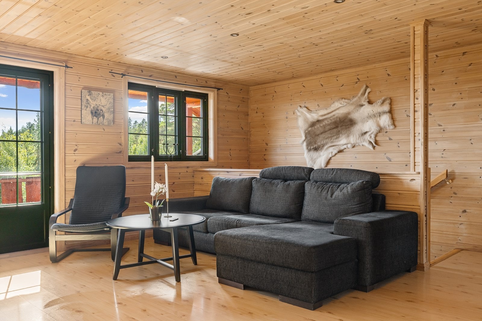Loftstue. Galleribilde
