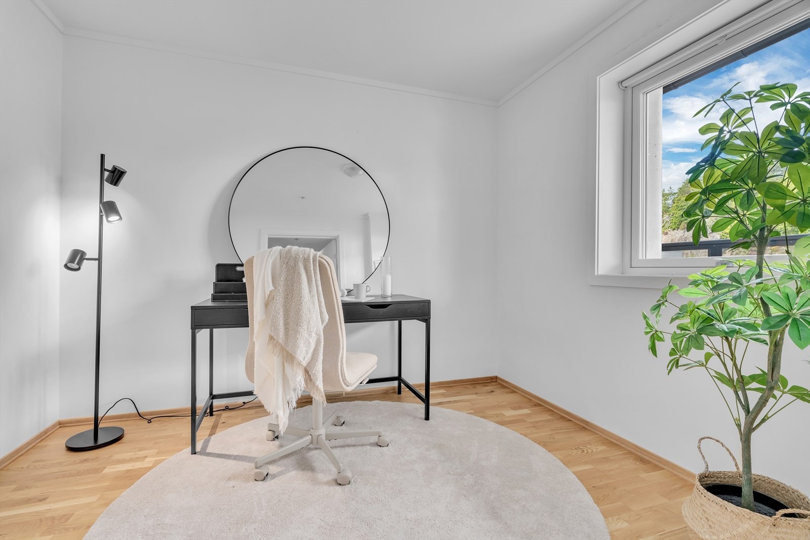 Soverom 2 passer utmerket som barnerom, gjesterom eller kontor Galleribilde