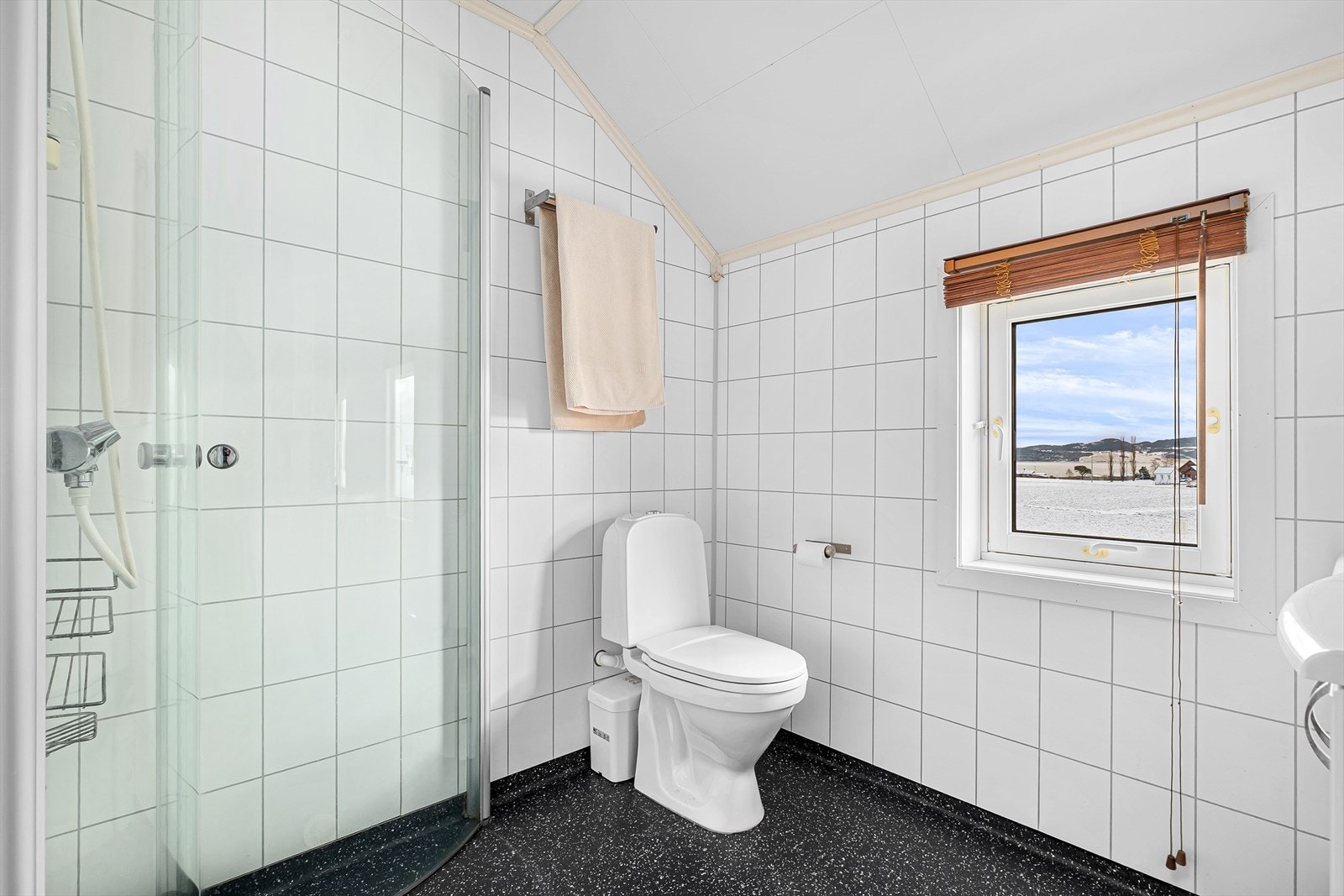 Badet er i 2. etg. og ble renovert i 2008 Galleribilde