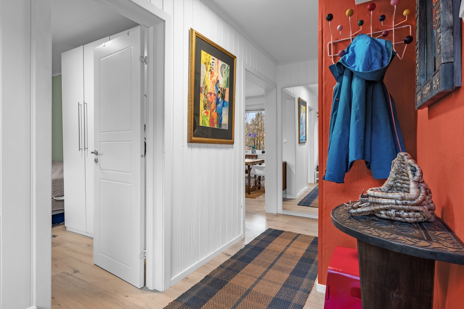 God plass til oppbevaring i entréen. Galleribilde
