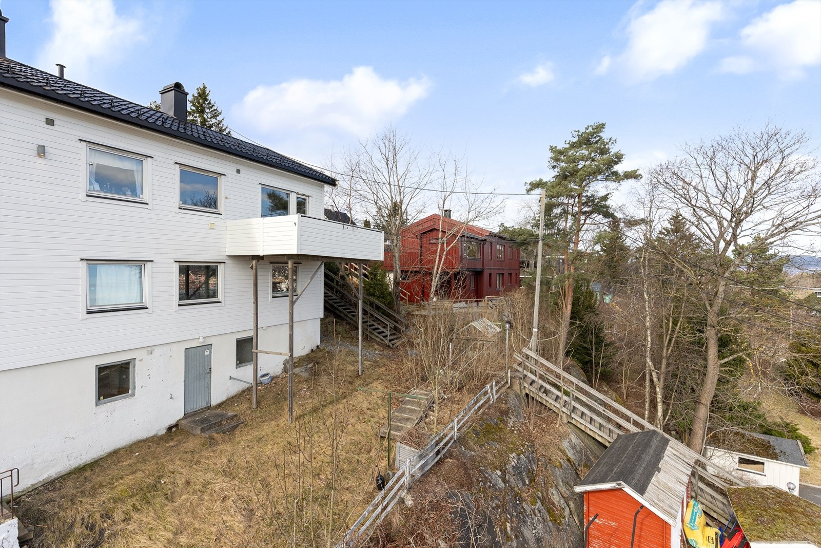 Boligen har en egen hagedel på nedsiden av huset. Galleribilde