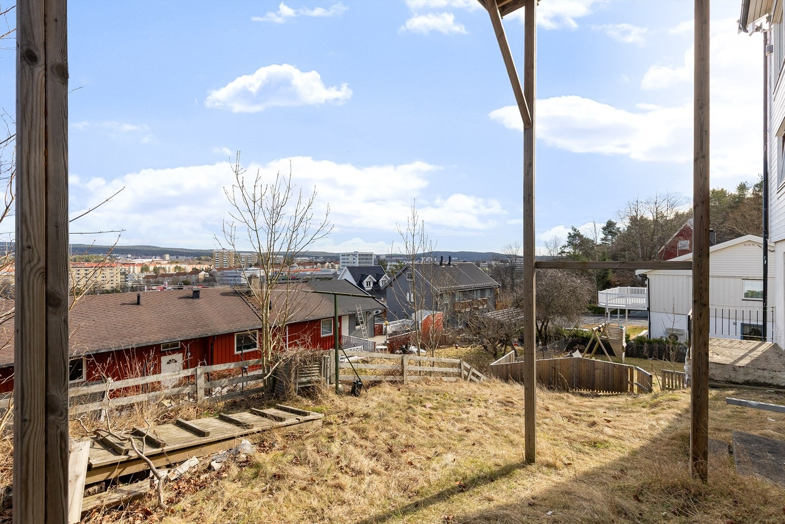 Egen hagedel på nordsiden av huset. Galleribilde