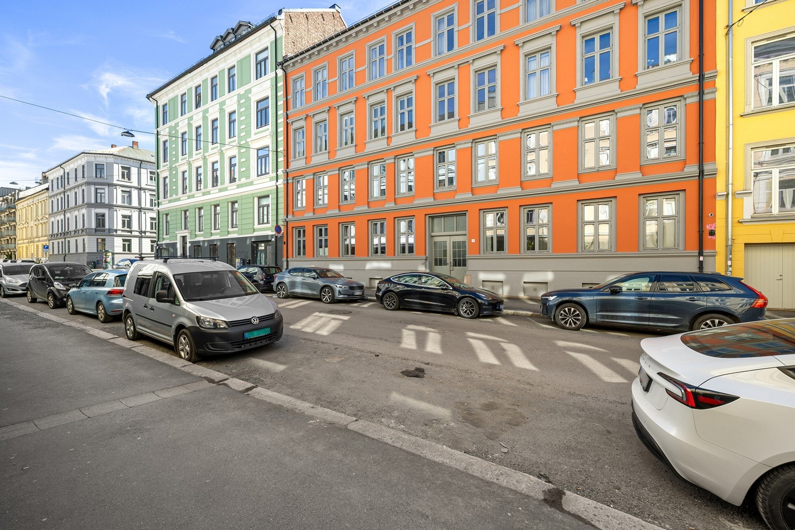 Her bor du urbant og sentralt med umiddelbar nærhet til Bogstadveien, kafeer og kollektivtransport, samt gangavstand til Stensparken og Frognerparken. Galleribilde
