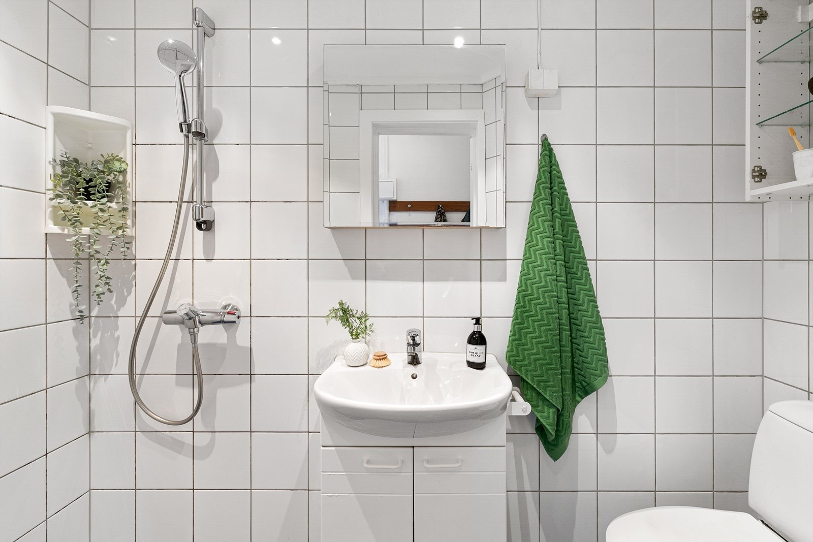 Siden badet er av eldre dato, må det påregnes full oppussing og renovering for å møte dagens krav til standard. Galleribilde