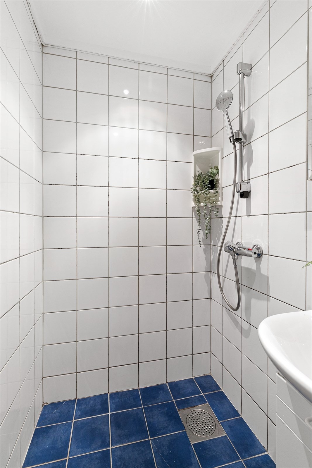 En renovering av bad gir deg imidlertid muligheten til å forme rommet nøyaktig slik du selv ønsker. Galleribilde