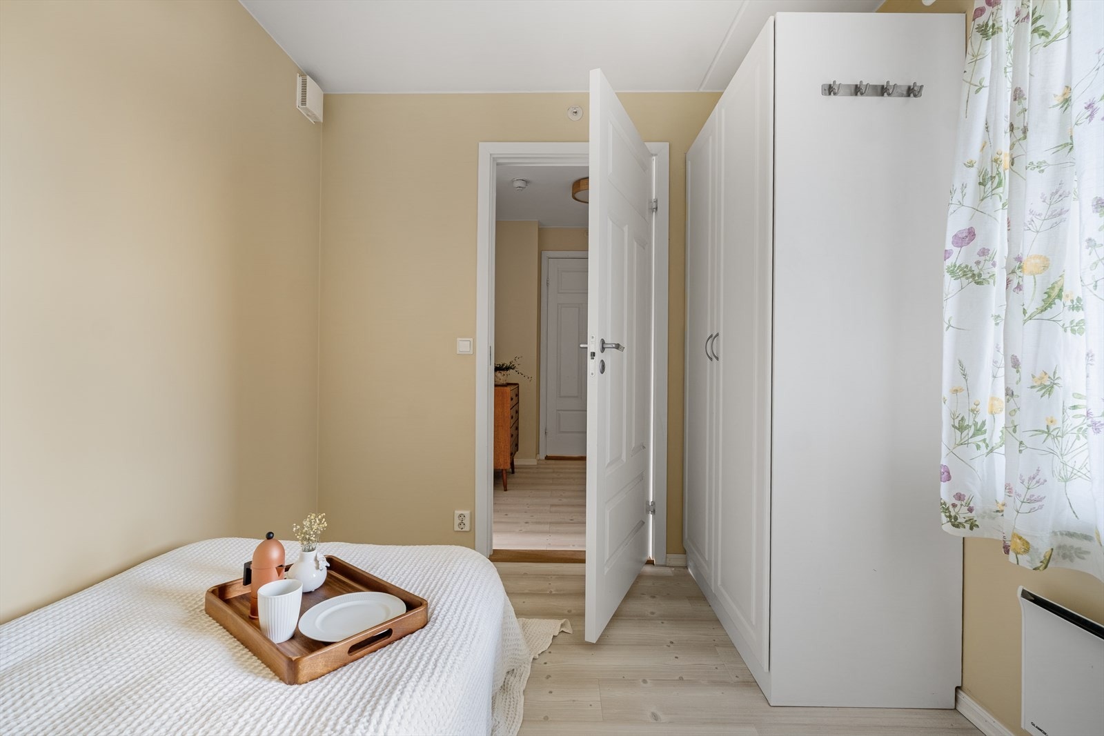 Rommet er utstyrt med garderobe. Galleribilde