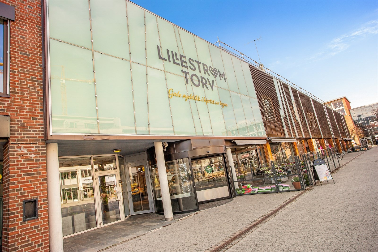 Fra eiendommen er det kort vei til alt Lillestrøm har å by på. Galleribilde