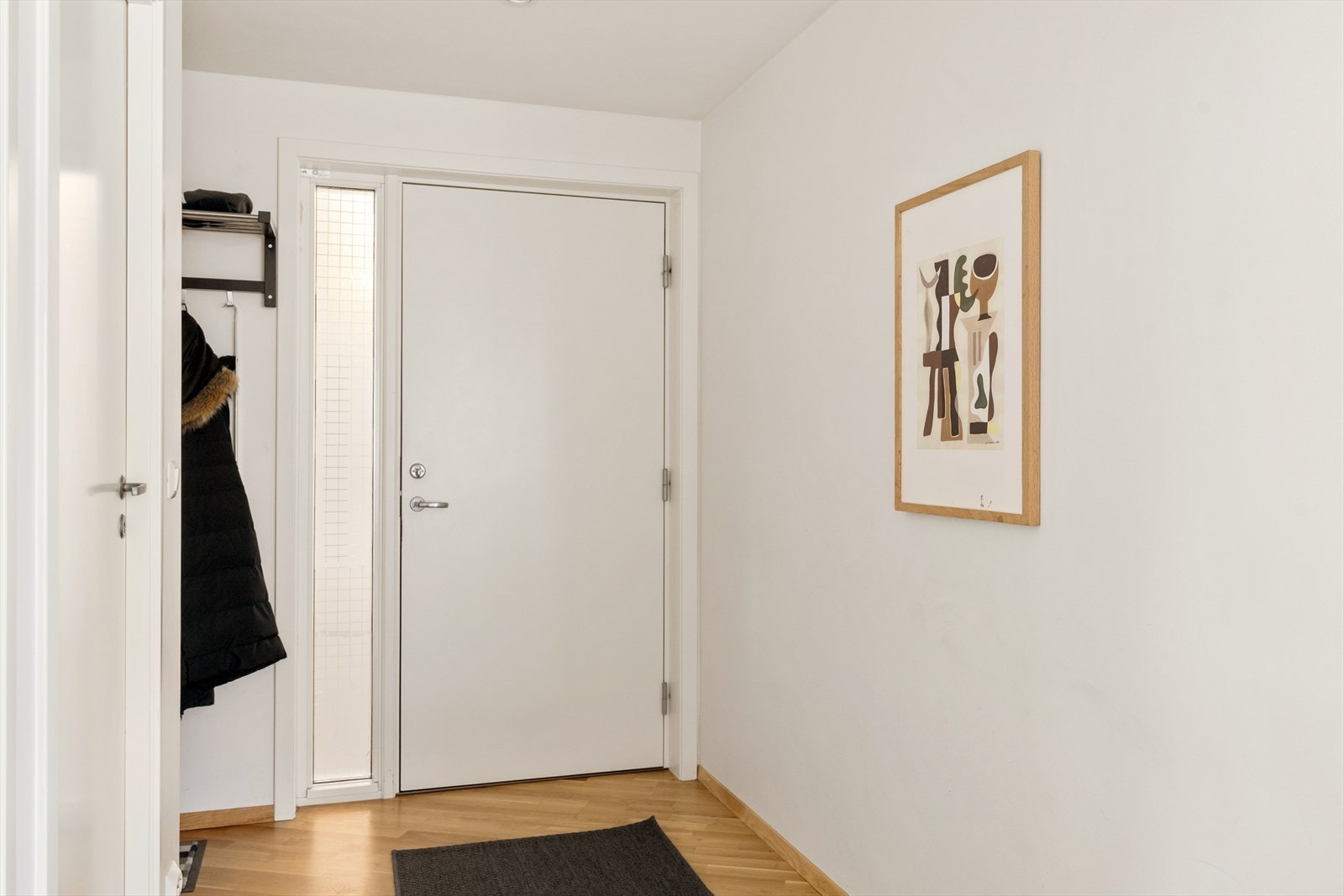Det er plass for yttertøy og sko ved entre. Galleribilde